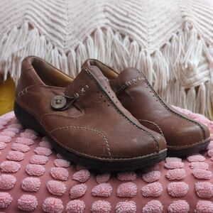 Clarks Women's Tan Leather Loafers